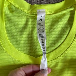 CROP LENGTH LULULEMON TOP